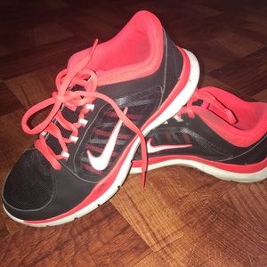 Nike women’s neon running shoes